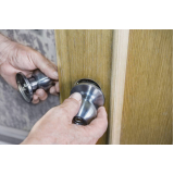 fechaduras com segredo para porta de madeira Morumbi